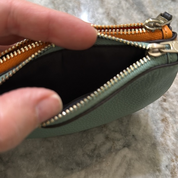 Coach wristlet double compartments for cards, cash or coins - Picture 4 of 5